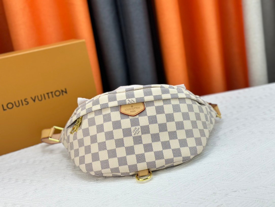 Louis Vuitton Bumbag in White/Light Checkered Canvas