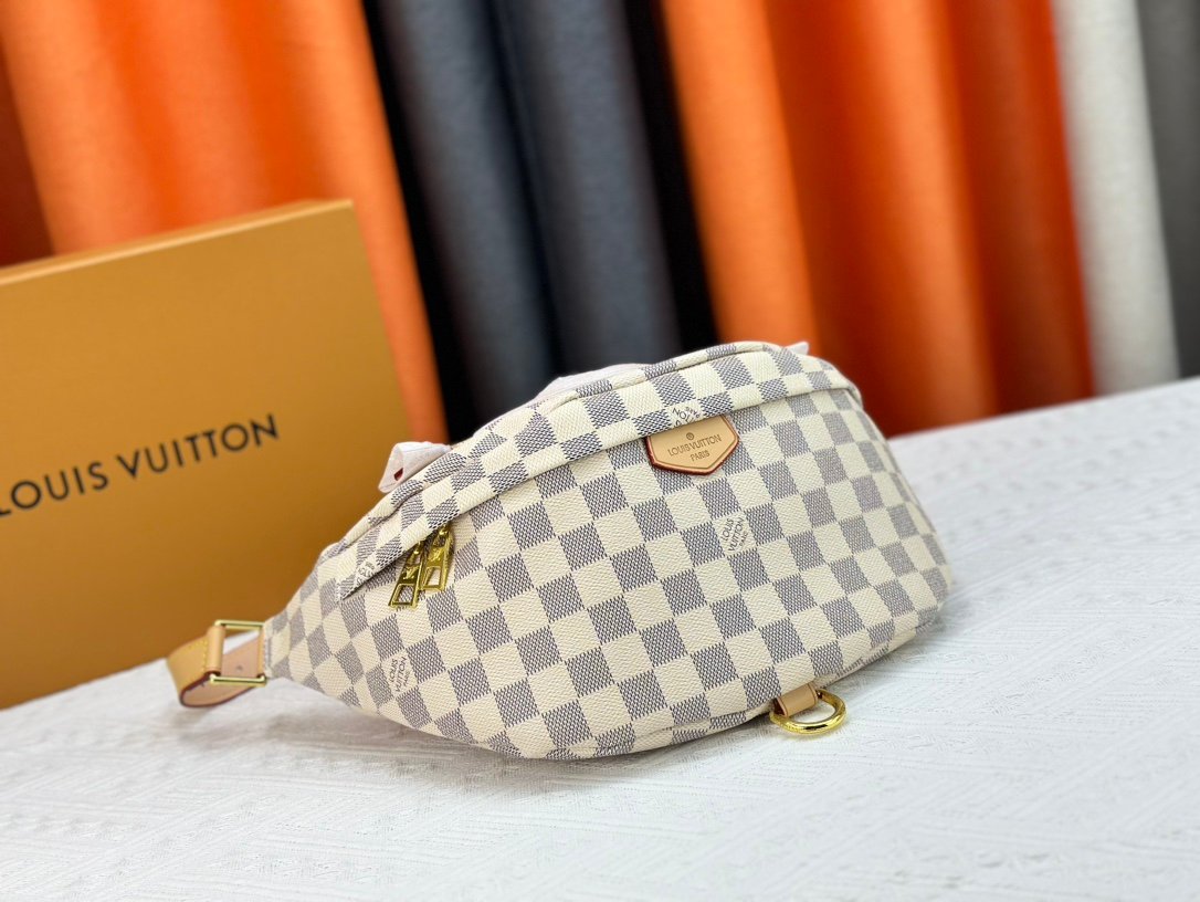 Louis Vuitton Bumbag in White/Light Checkered Canvas