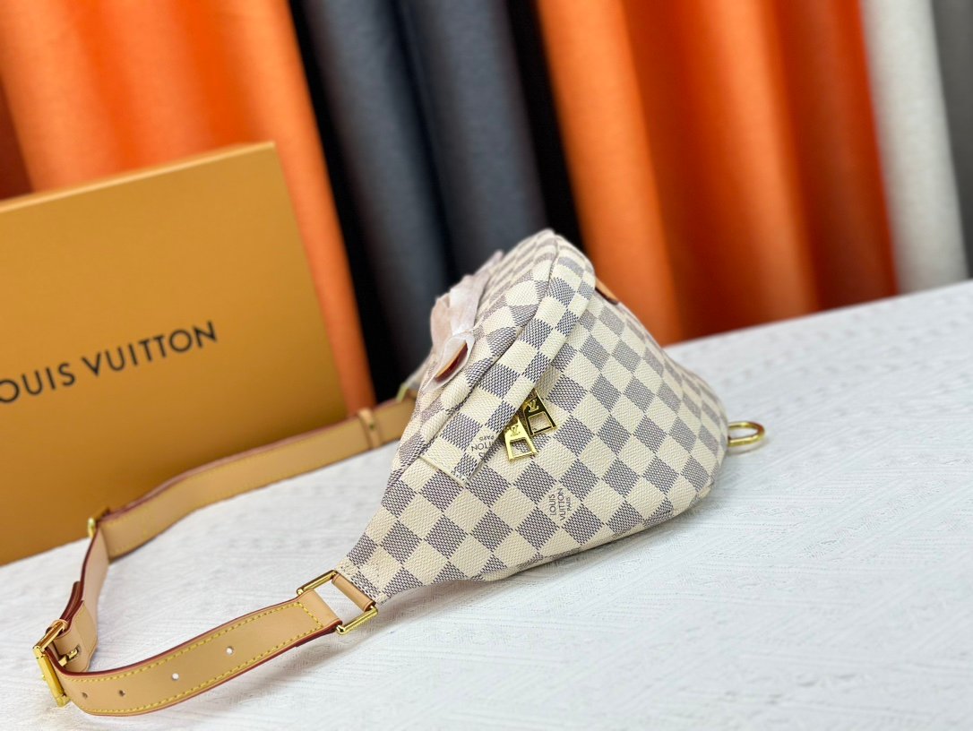 Louis Vuitton Bumbag in White/Light Checkered Canvas